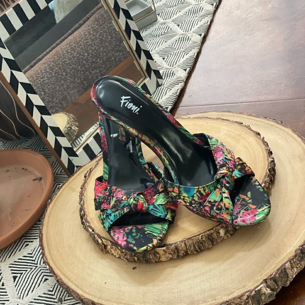 Fioni Floral Heel, SZ 6.5